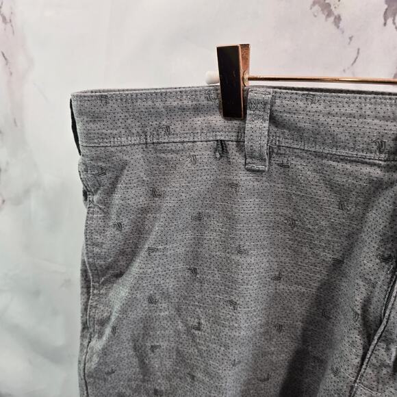 Eddie Bauer Shorts Mens 38 Light Gray Fish Print Cotton Bermuda Chino Camp - Picture 2 of 11